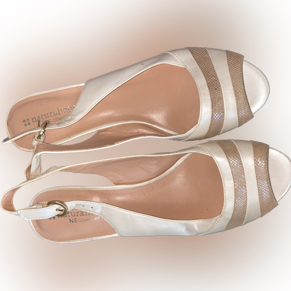 Naturalizer size 9 small wedge back strap sandal.